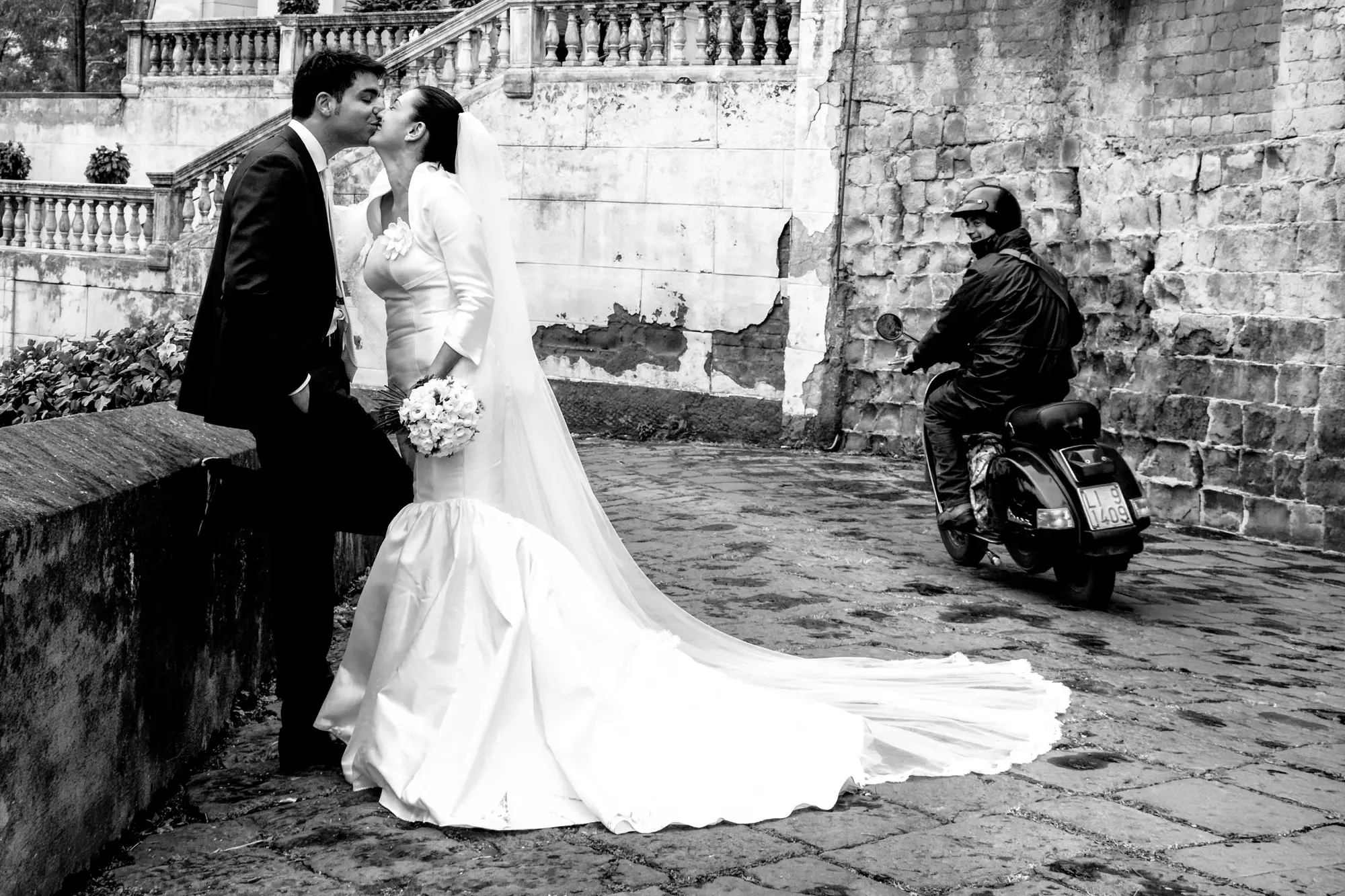 Antonio De Falco Fotografo — Reportage di matrimonio a Napoli e Pomigliano d'Arco con sposi in Vespa